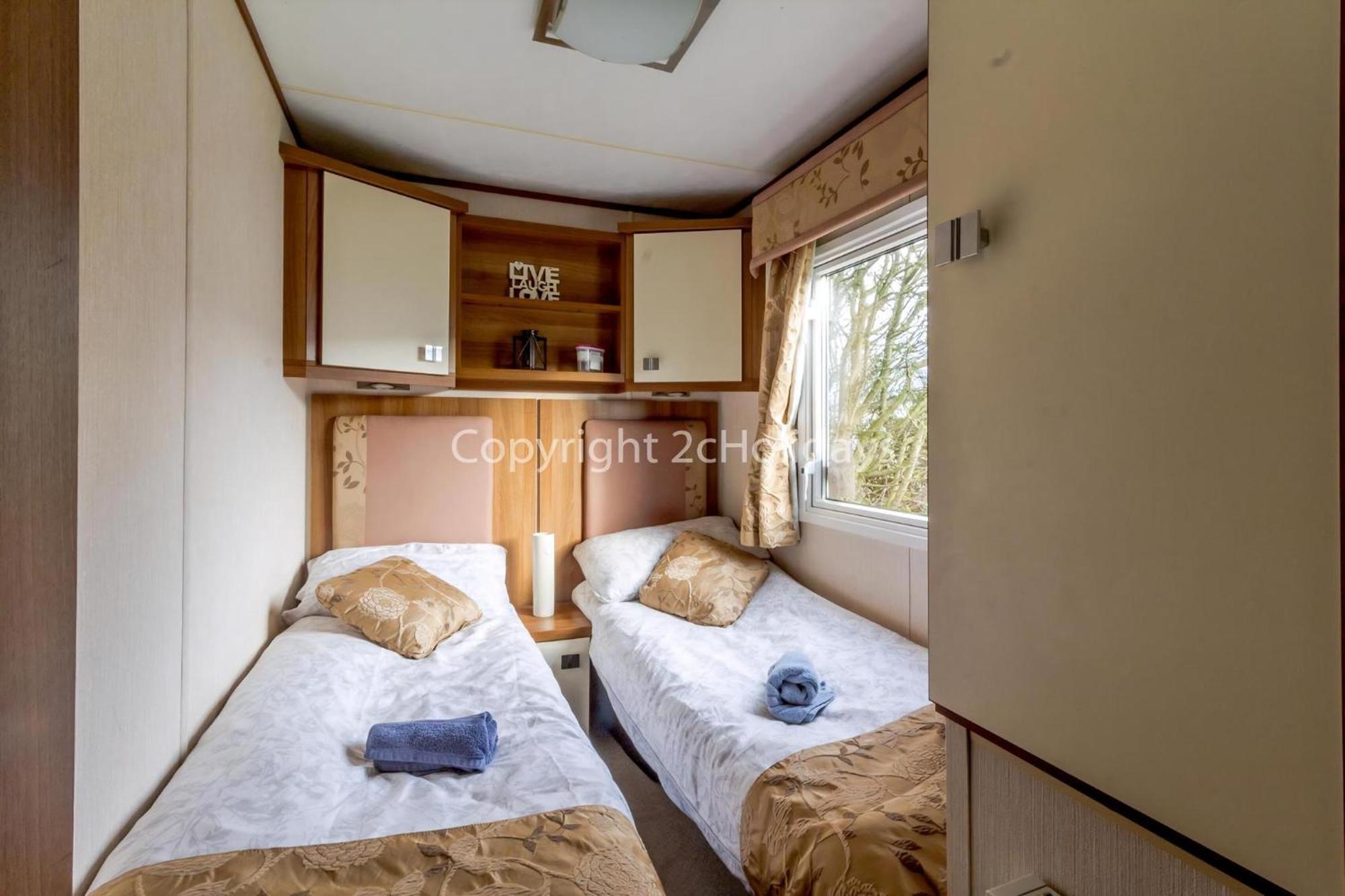 Lovely Caravan For Hire With Decking At Skipsea Sands In Yorkshire Ref 41015Wf Barmston Exteriör bild
